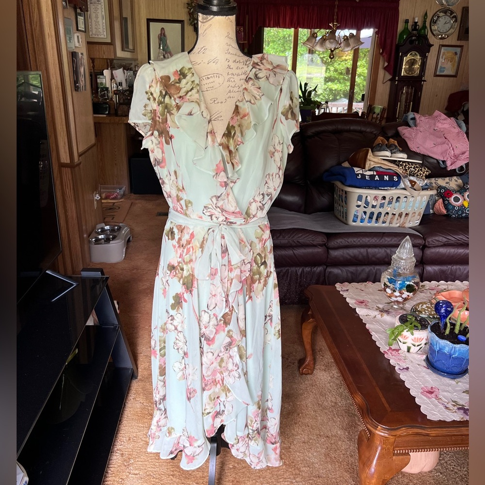 Julian Taylor Floral Midi Dress Size 16 Layered Ruffles beautiful dress. - Picture 16 of 16